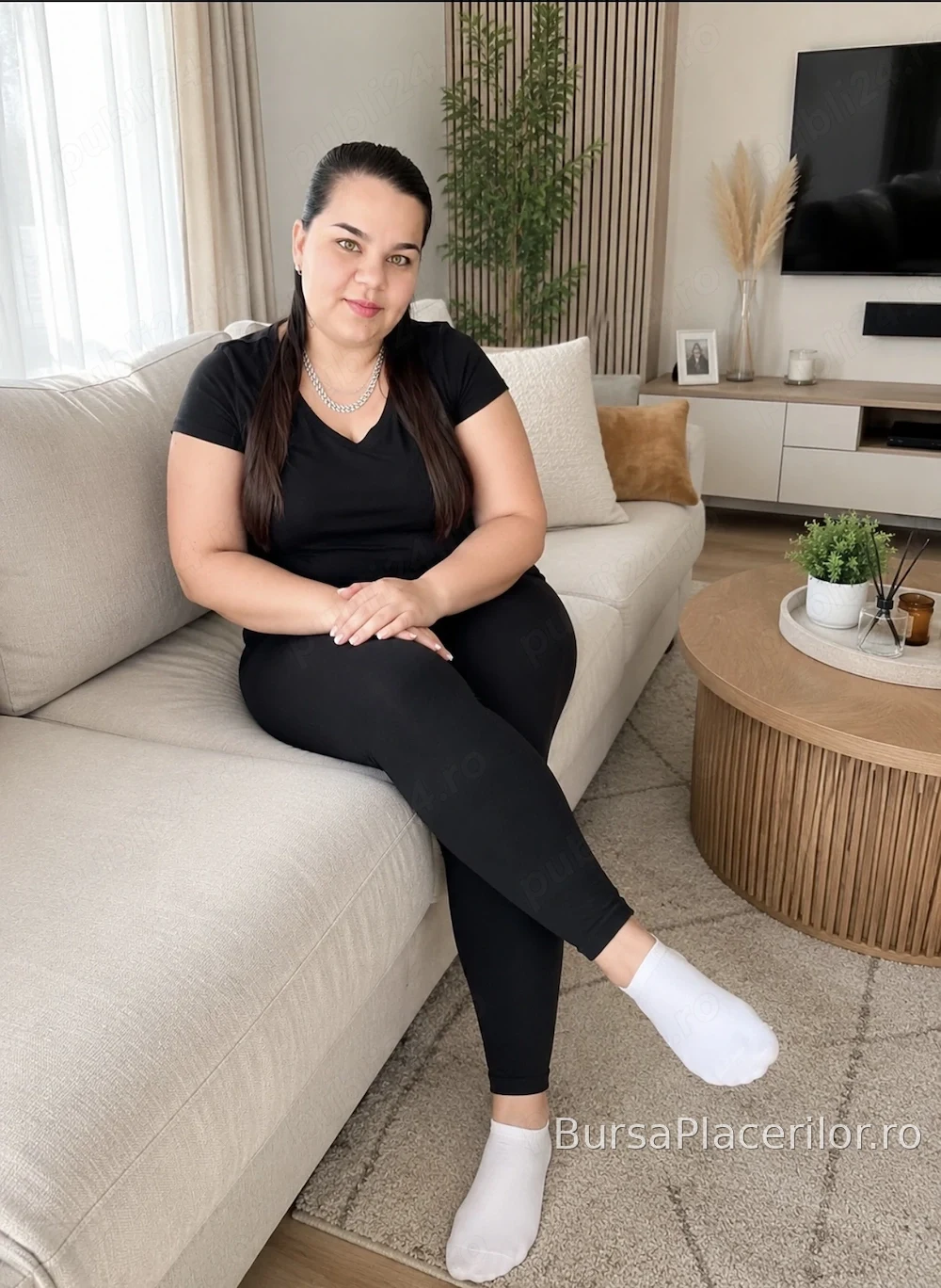 Sunt LAVI o tânără drăguță brunetă închisă la ten și cu forme caut om pe ore mai multe