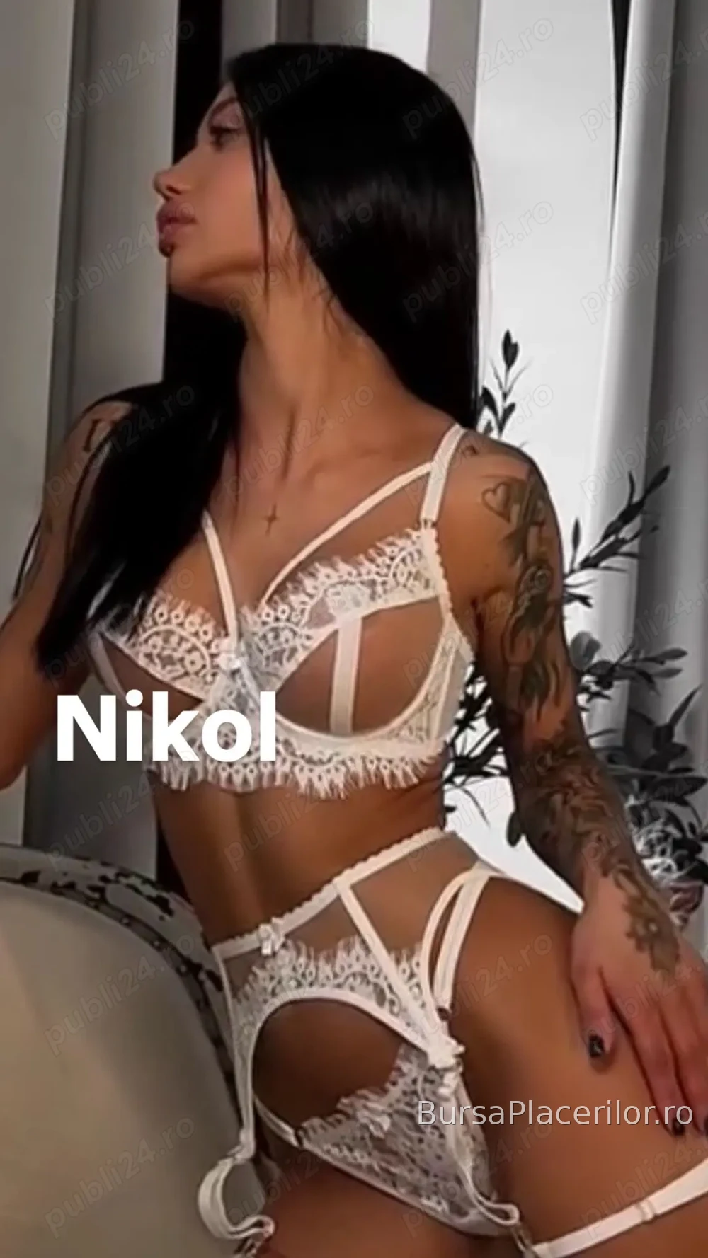 Brunetă slim, silicoane Poze 100% reale!