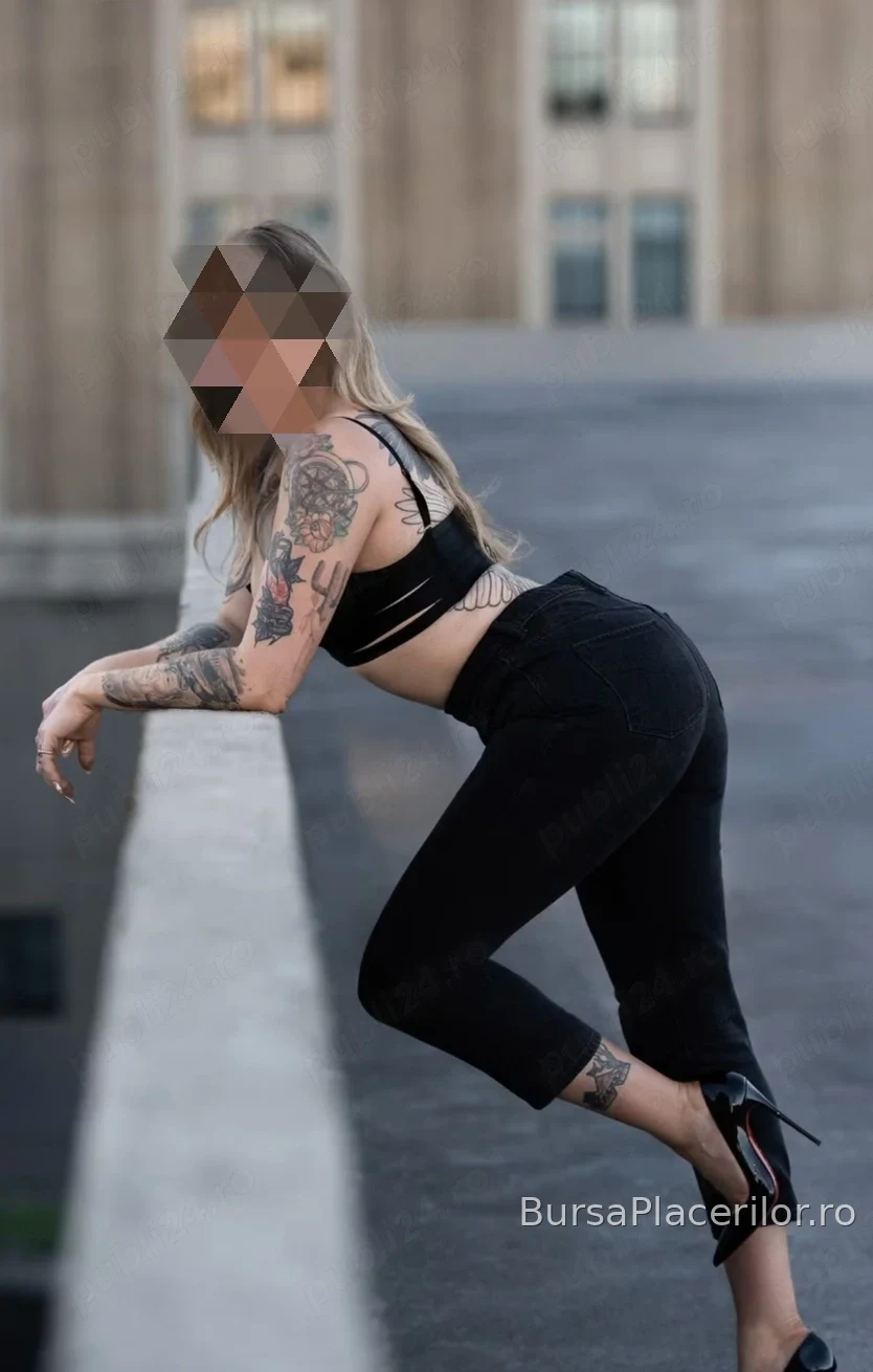 Doamna discreta_masaj pe masa de masaj