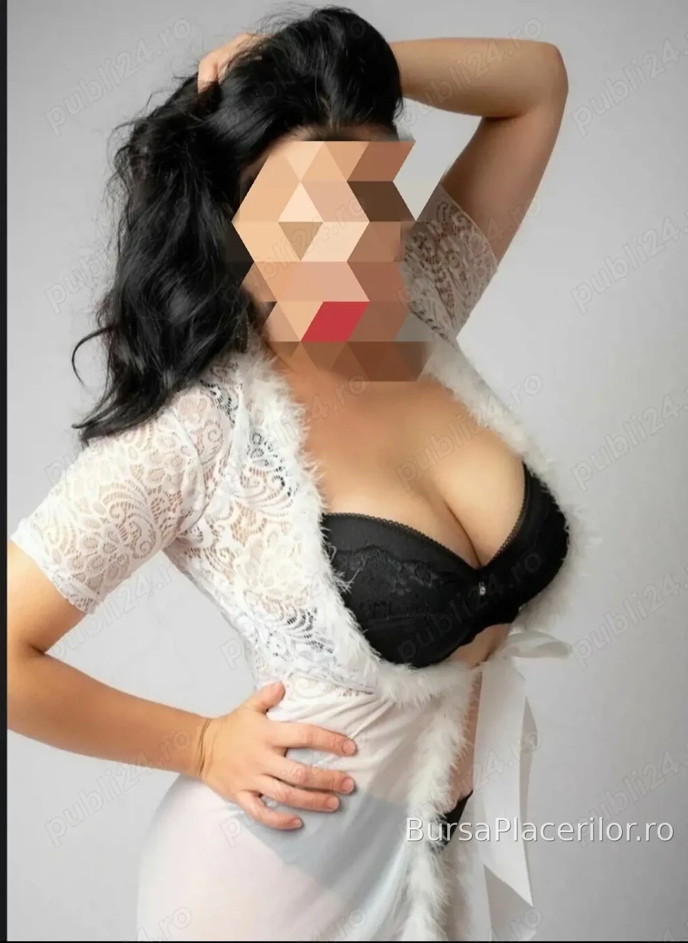Doamna matura înaltă slim fit