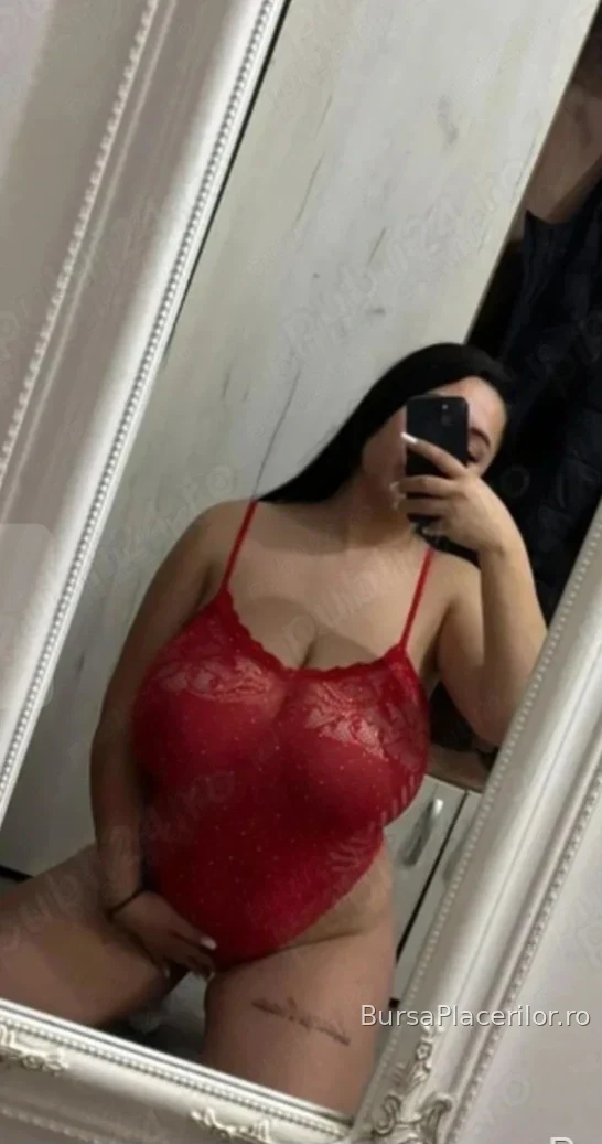 Nicol brunetă miniona fără grabă