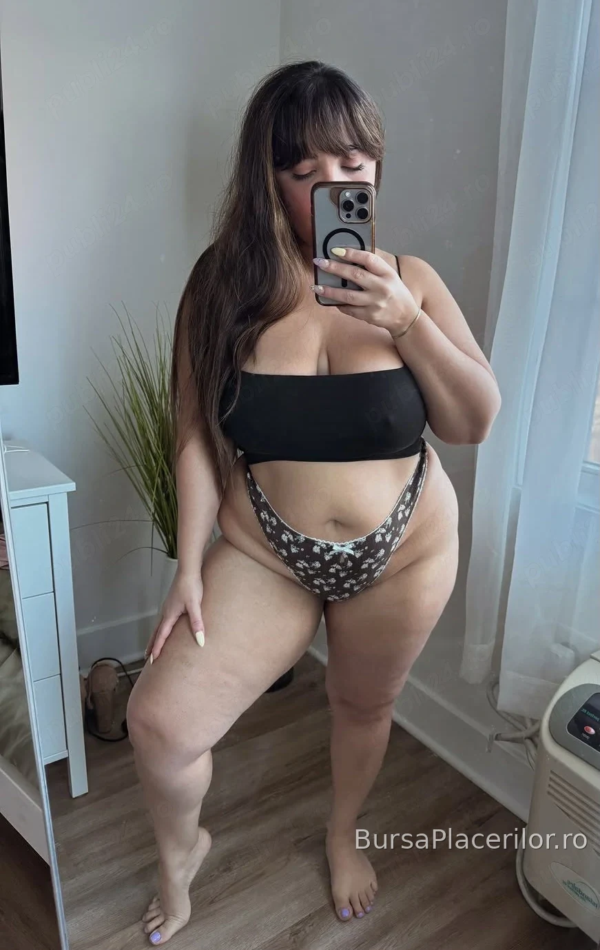 Cristina bruneta miniona 28 de ani