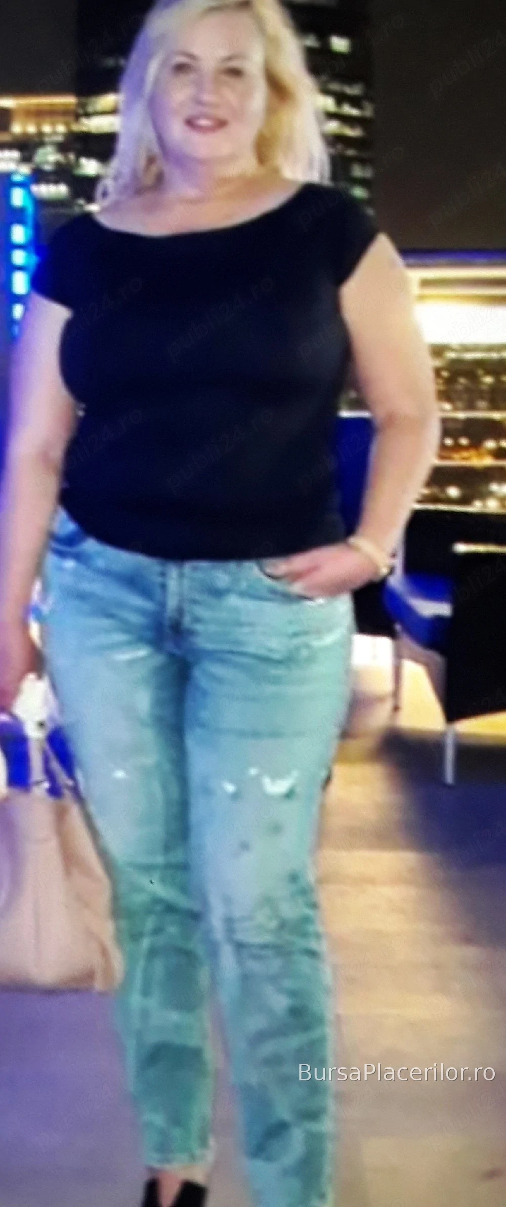 Doamna matura,distinsă!