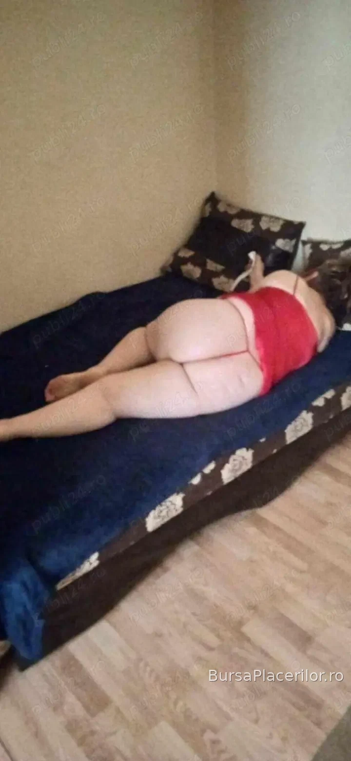 Buna sunt Laura
