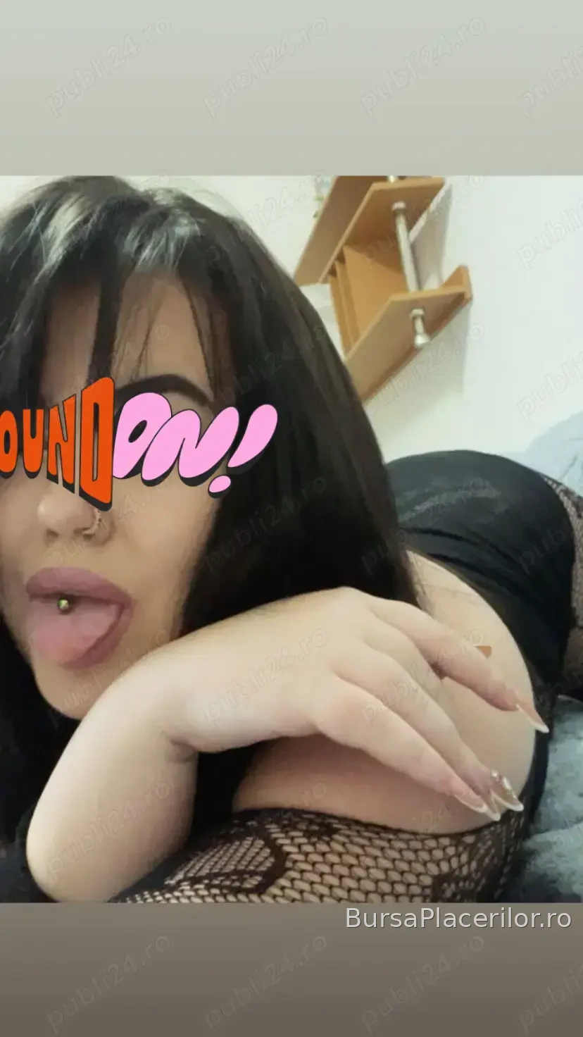 Laura azi ajunsă piercing în limbă