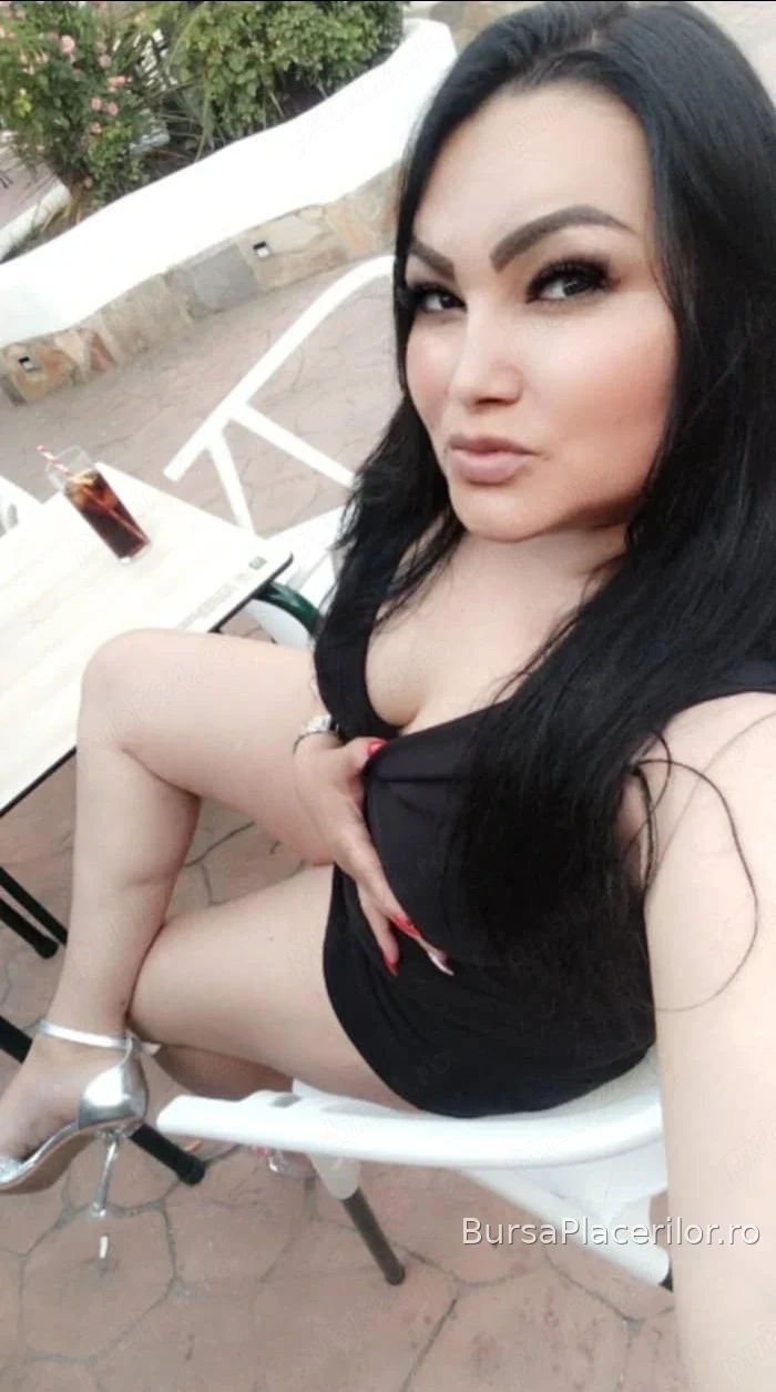 Buna sunt Cristina