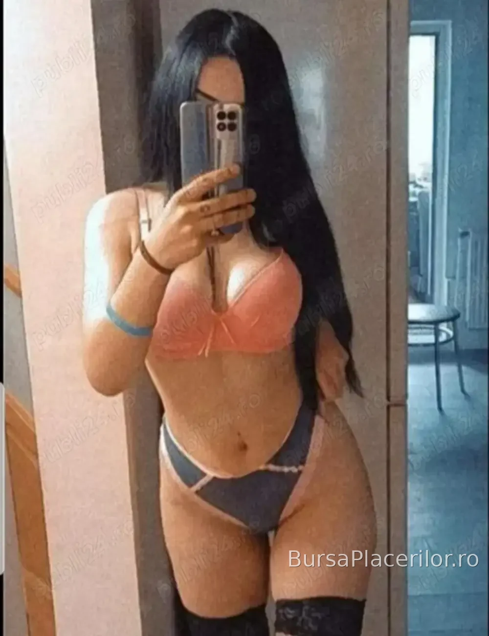 Singura te astept la mine