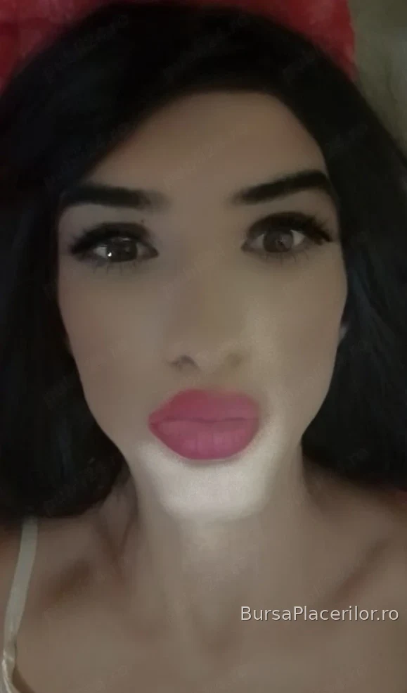bună numele meu este Corina sunt trasexsoala sunt venită pentru câteva zile