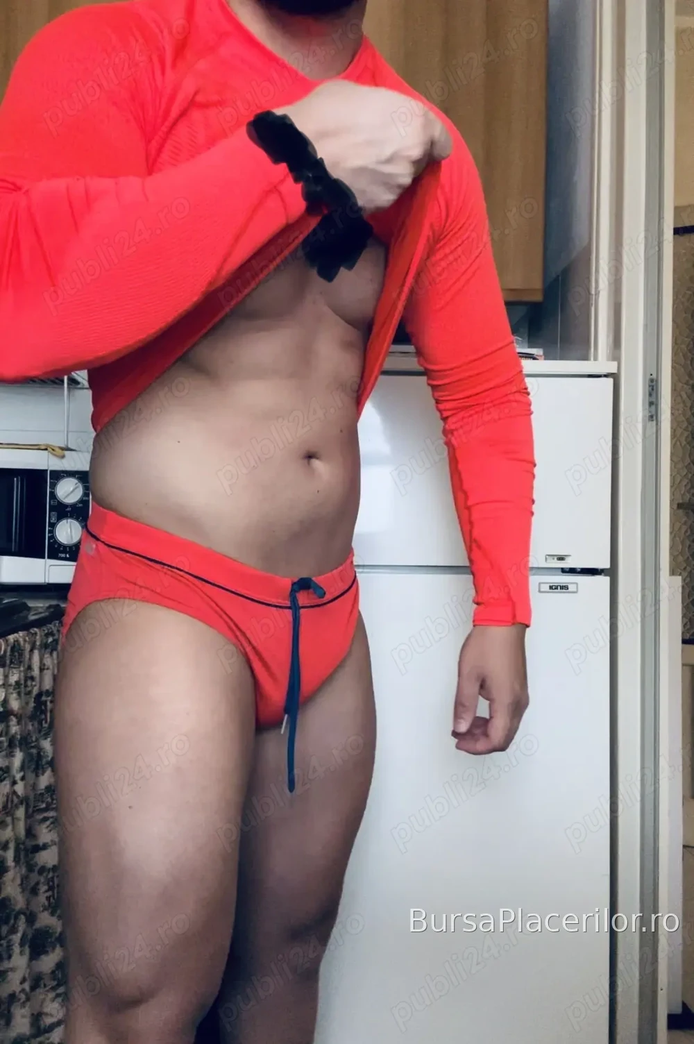 Tânăr activ musculos