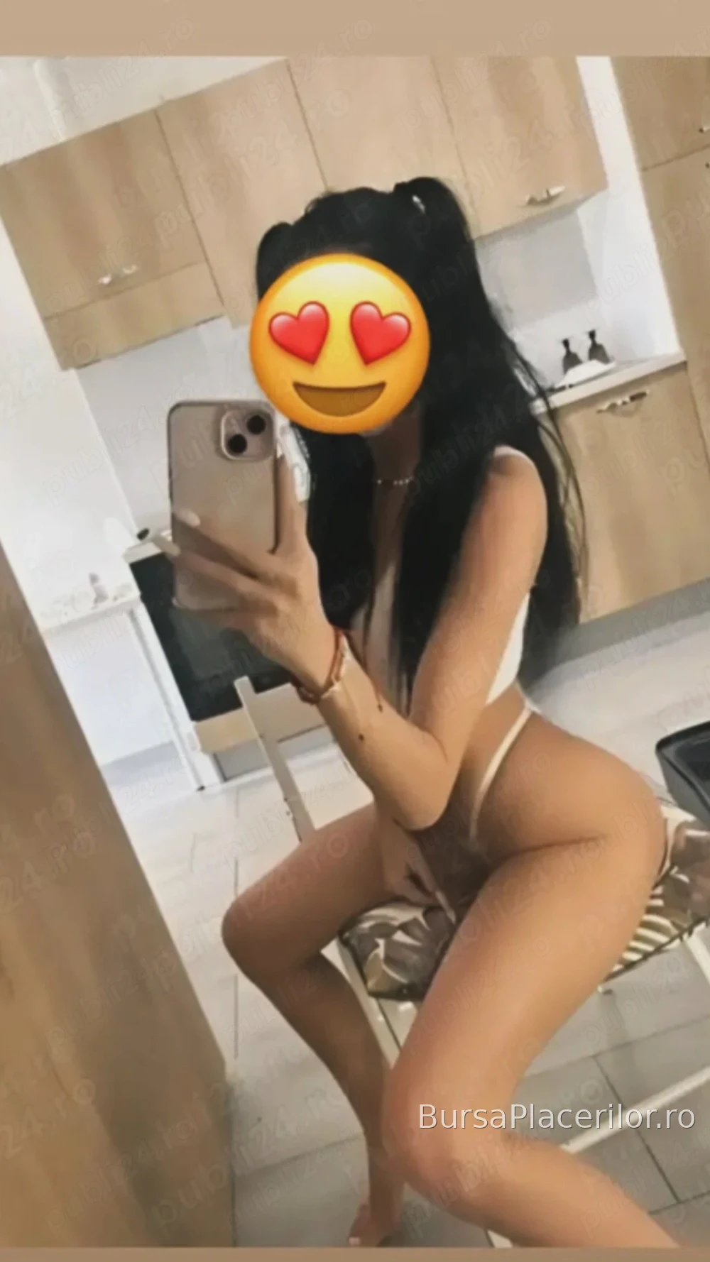 Realla bruneta bronzata