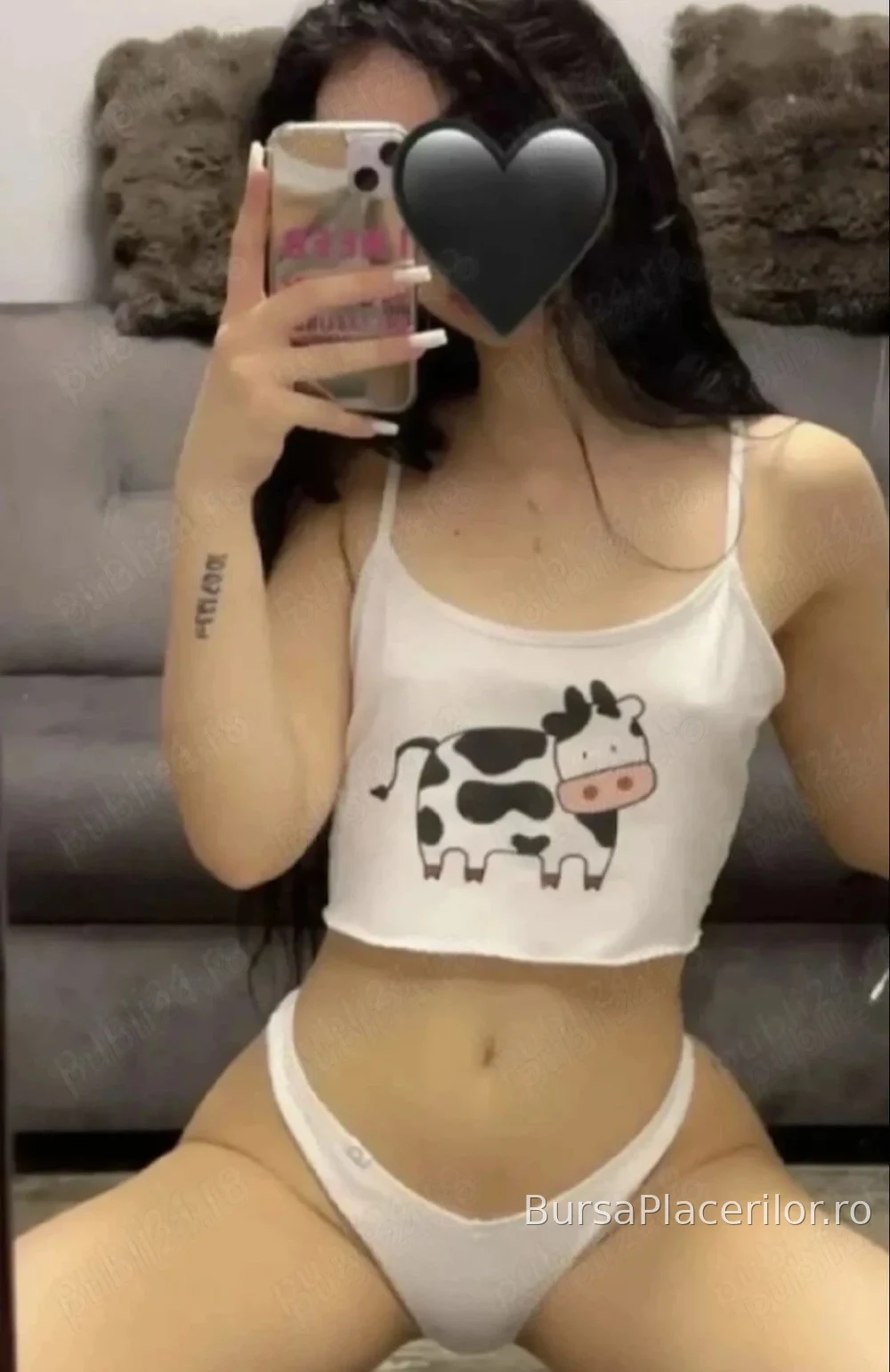 Brunetă slim, nouă în oraș